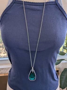 Silver Tone Long Pendant Necklace Emerald Green Teardrop Faceted Crystal